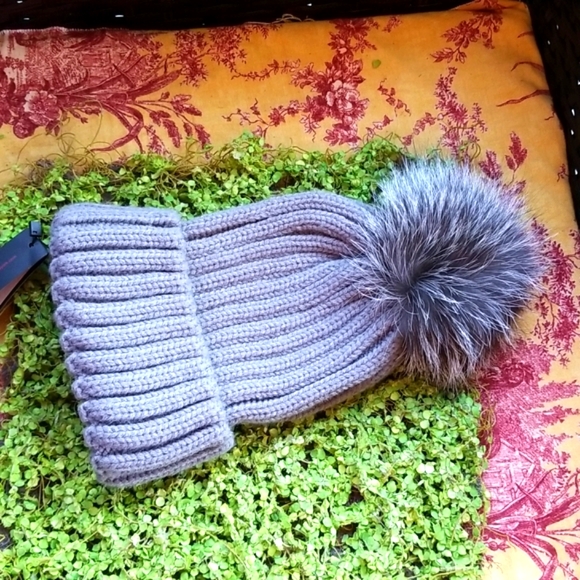 ANNABELLE Knit Chunky Cable Acrylic Real Fur Silver Fox Pom Pom Beanie Hat NWT - Picture 13 of 13
